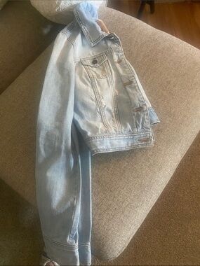 Hollister Cropped Denim Jacket Light Wash Distressed Jean Jacket L